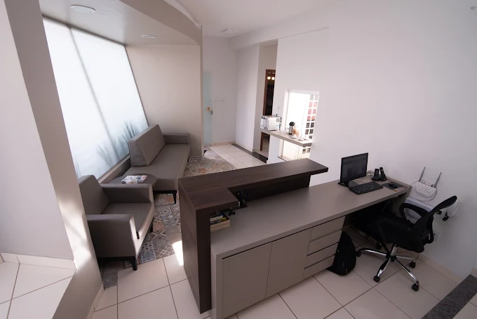Sala de espera e estação de atendimento